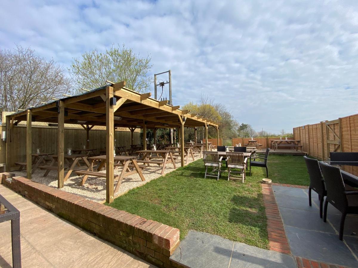The Six Bells Hotel Beenham Kültér fotó