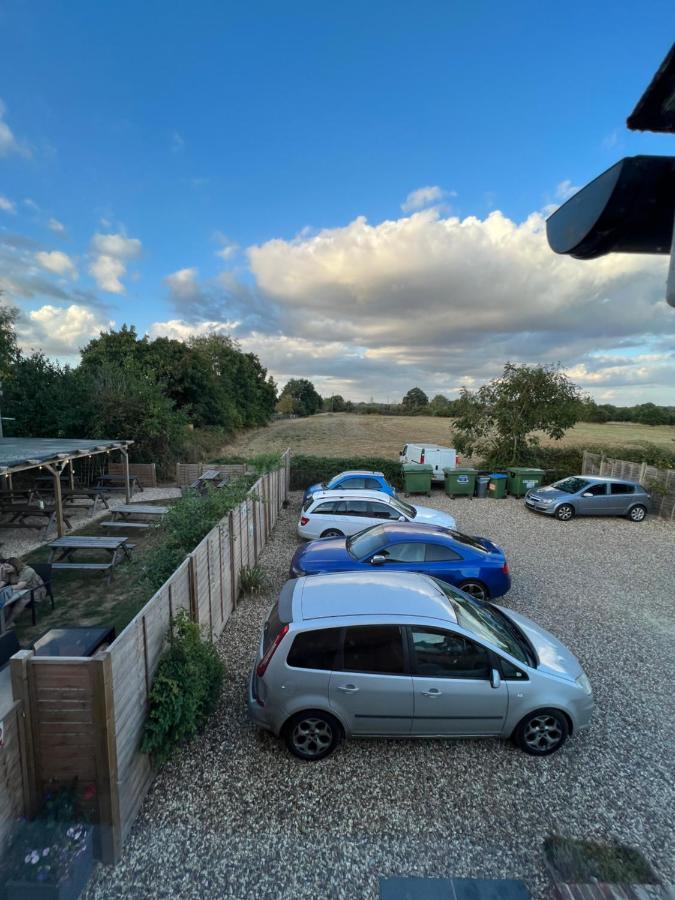 The Six Bells Hotel Beenham Kültér fotó