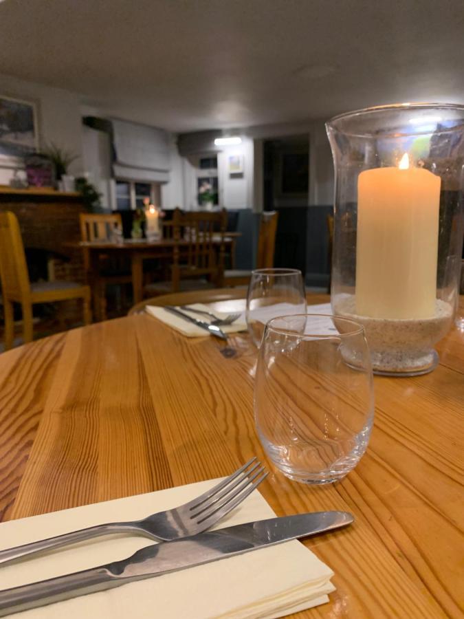 The Six Bells Hotel Beenham Kültér fotó